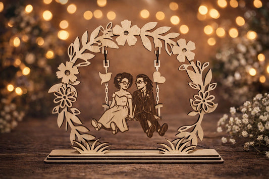 Décoration couple sur balançoire en bois, gravée à la date du mariage